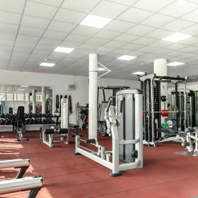 La Clínica - Gimnasio máquinas 2 Centro Clínico CC Adicciones