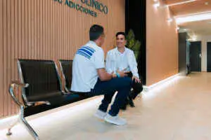 Ingressar en centre de desintoxicació d'alcohol i drogues