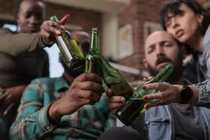 Soc alcohòlic social, puc reduir el meu consum o he de deixar de beure?